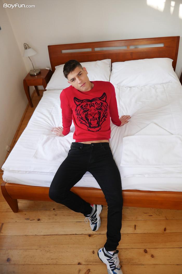 bastian_karim_highres_003.jpg